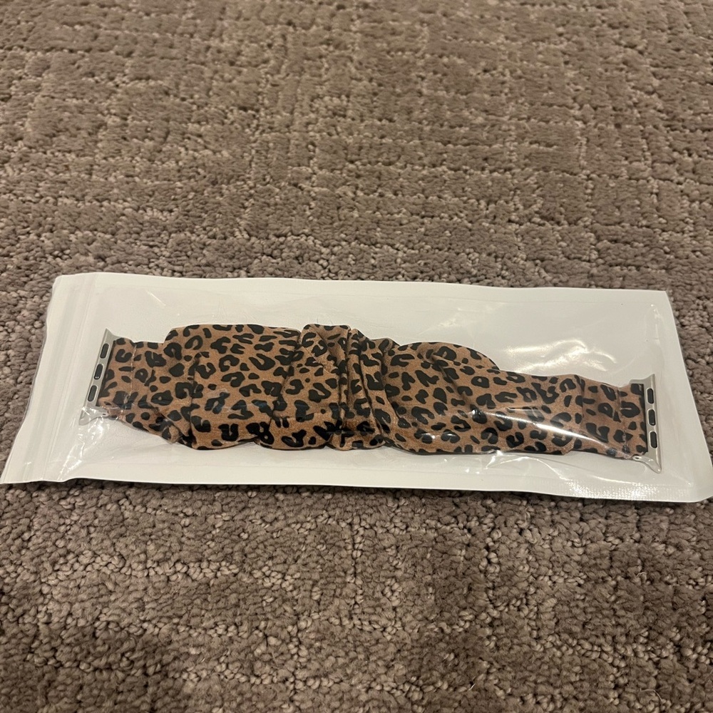 Apple Watch band new in package Leopard Print